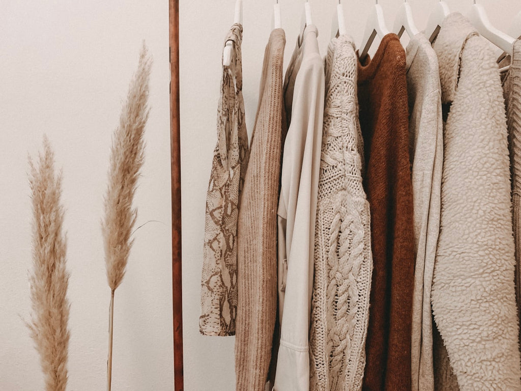 How to Style Summer Outfits for a Family Gathering: 8 Looks to Try