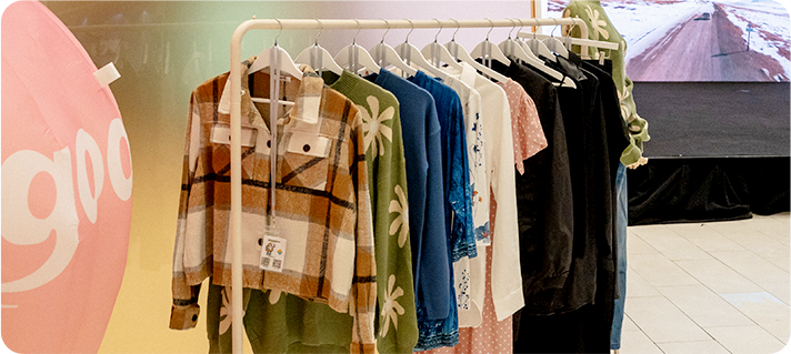Retail booth wardrobe